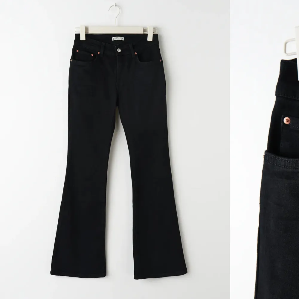 Säljer ett par jeans från Gina tricot som har använts en gång. Nyskick. . Jeans & Byxor.