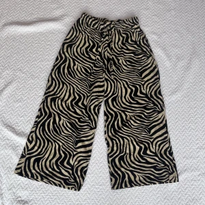 Sommarbyxor - Bomullsbyxor från Gina Tricot. Knappt använda!