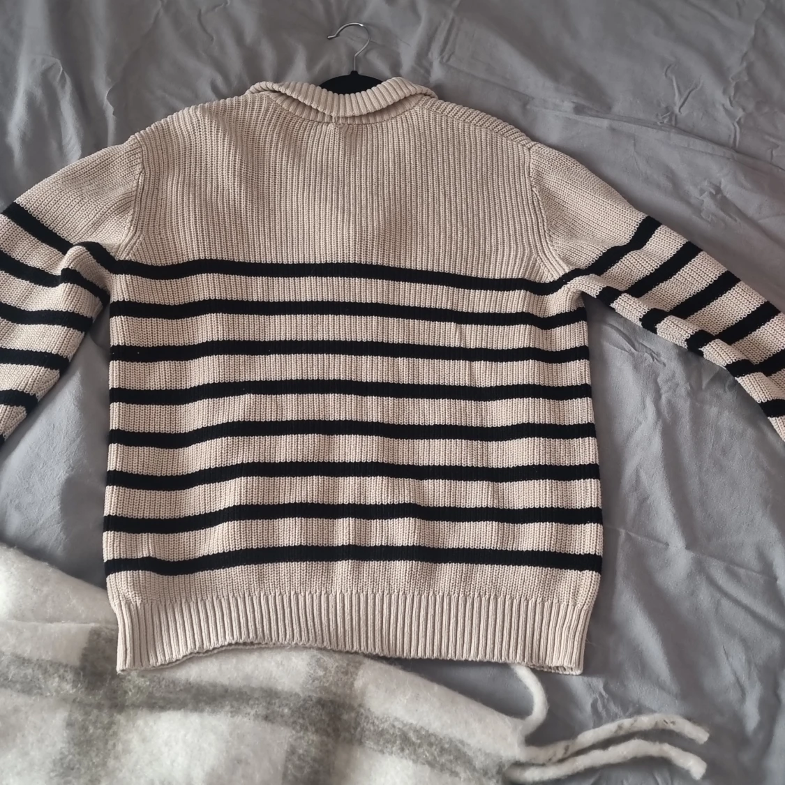 Stickad randig tröja🫶🏻🫶🏻 - 90