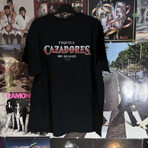 Tequila t-shirt - Perfekt för dig som älskar tequila! Inga defekter! Trycket är på ryggen. Dm vid frågor:)