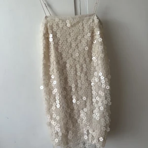 Paljettklänning  - Superfin paljettklänning använd få antals gånger. 