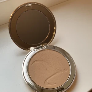 Jane Iredale pure pressed mineral basse  - Puder med etui från Jane Iredale i färgen 09 Warm Sienna 