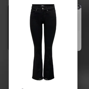 Bootcut jeans only - Jättefina jeans i nyskick. Supemjukt material och stretchiga. Skriv för frågor eller om intresserad❤️