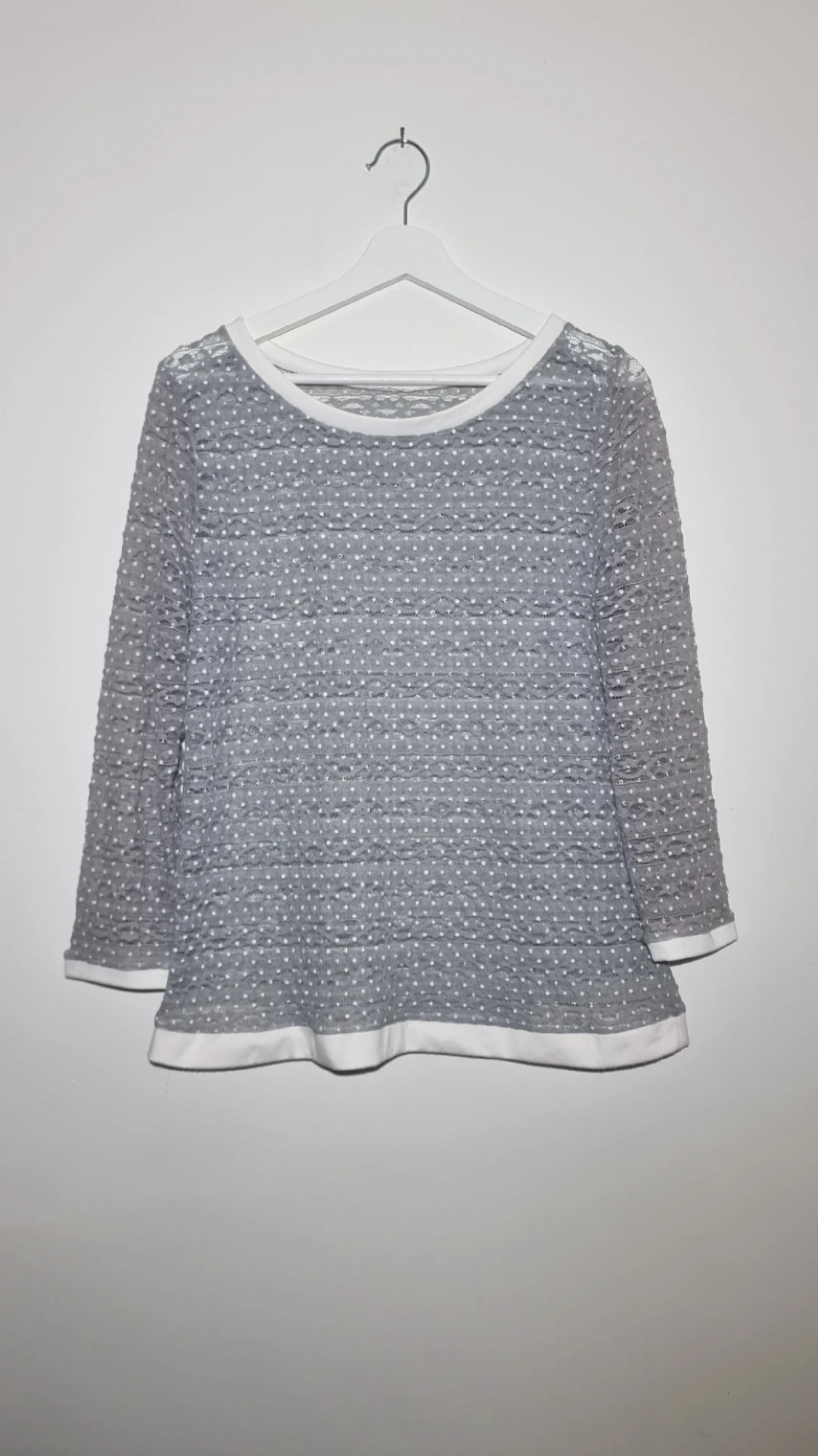 Långärmad spetstopp.