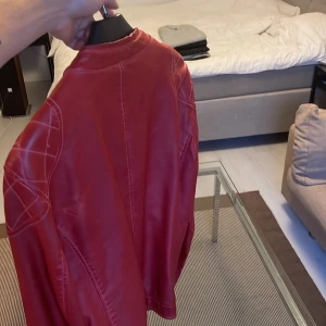 Röd skinnjacka från ZARA - *Inte äckta skinn