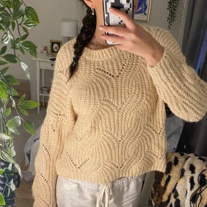 Stickad tröja  - Stickad tröja från only som endas är använd ett fåttal gånger!