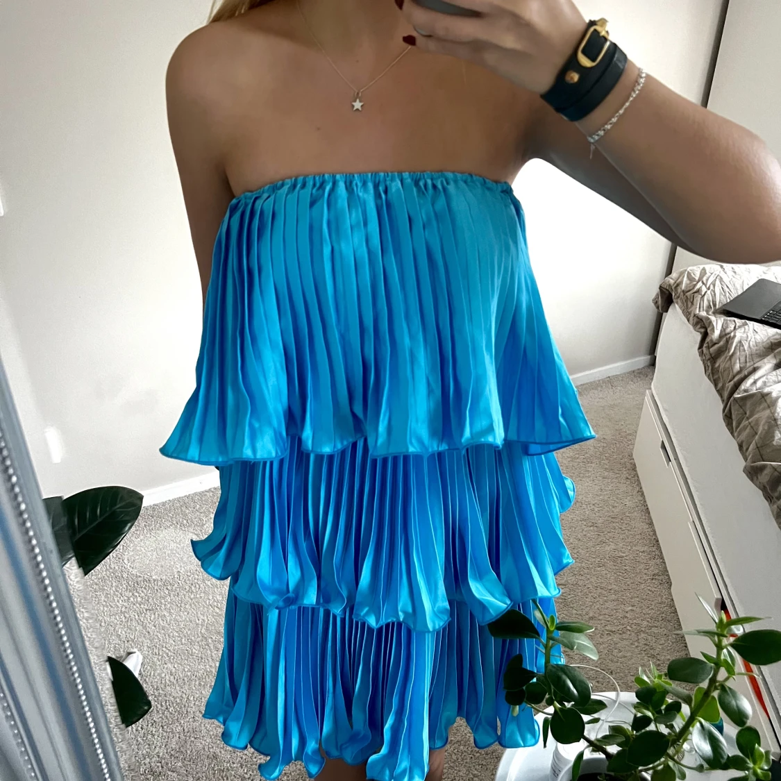 blå volangklänning - 90