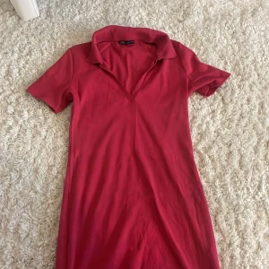 Klänning - Rosa klänning från Zara,  Storlek: L passar som M. Aldrig använd.  