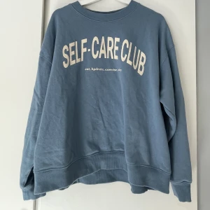 Sweatshirt  - Oanvänd Sweatshirt i storlek L