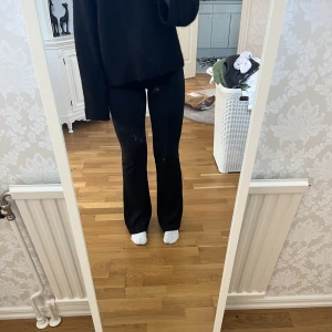 Low flare tights  - Ett par low waist flare tights från zalando💗 knappt använda🫶🏼