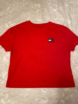 Tommy hilfiger tröja  - Tröja från tommy hilfiger i storlek S, knappt använd så tröjan är i mycket fint skick! Köp gärna med ”köp nu”💗