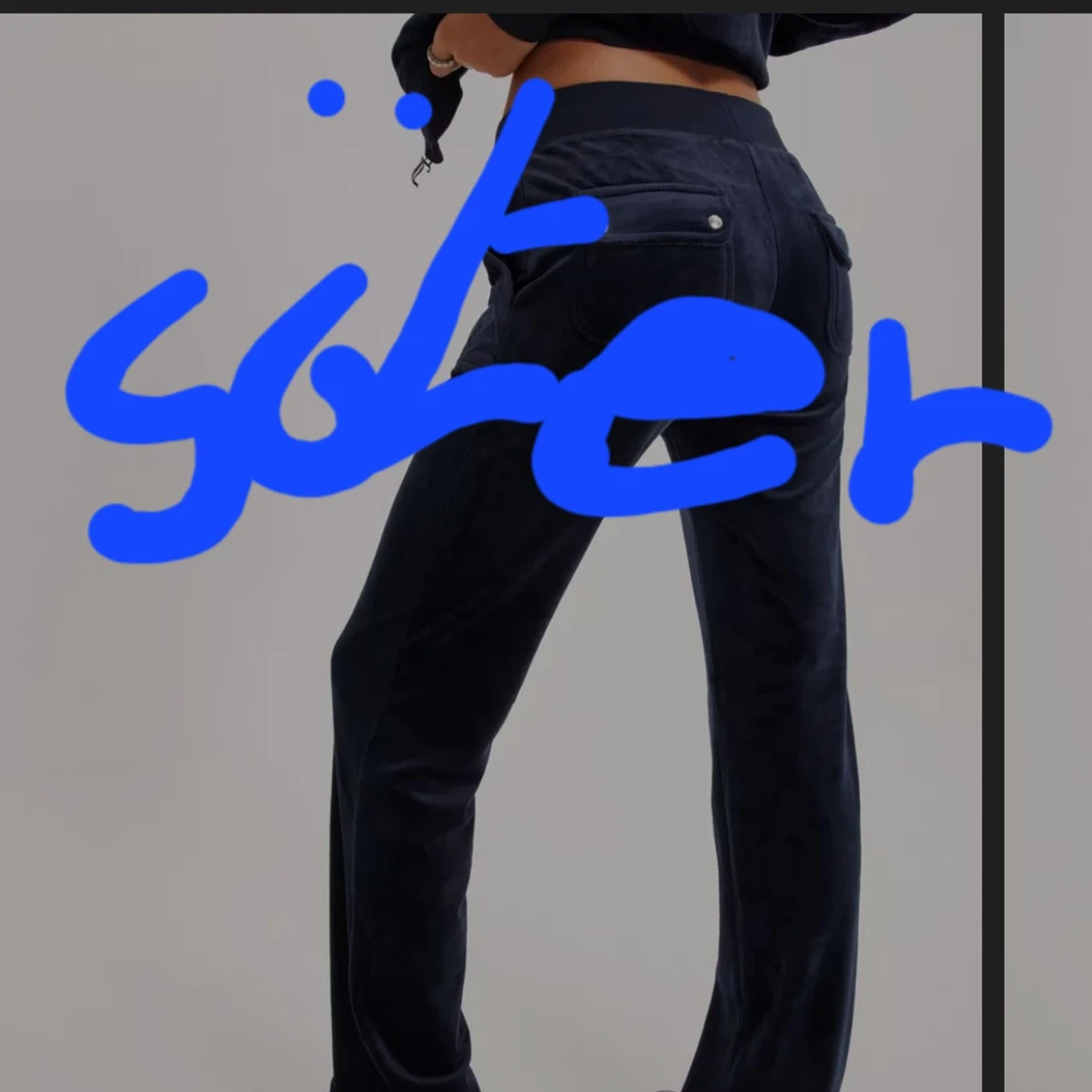 Hej jag söker ett par marin blå juicy byxor i xxs