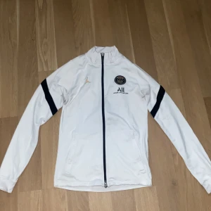 Psg kofta - Jätte fin kofta med bra material.den är stor i storleken 