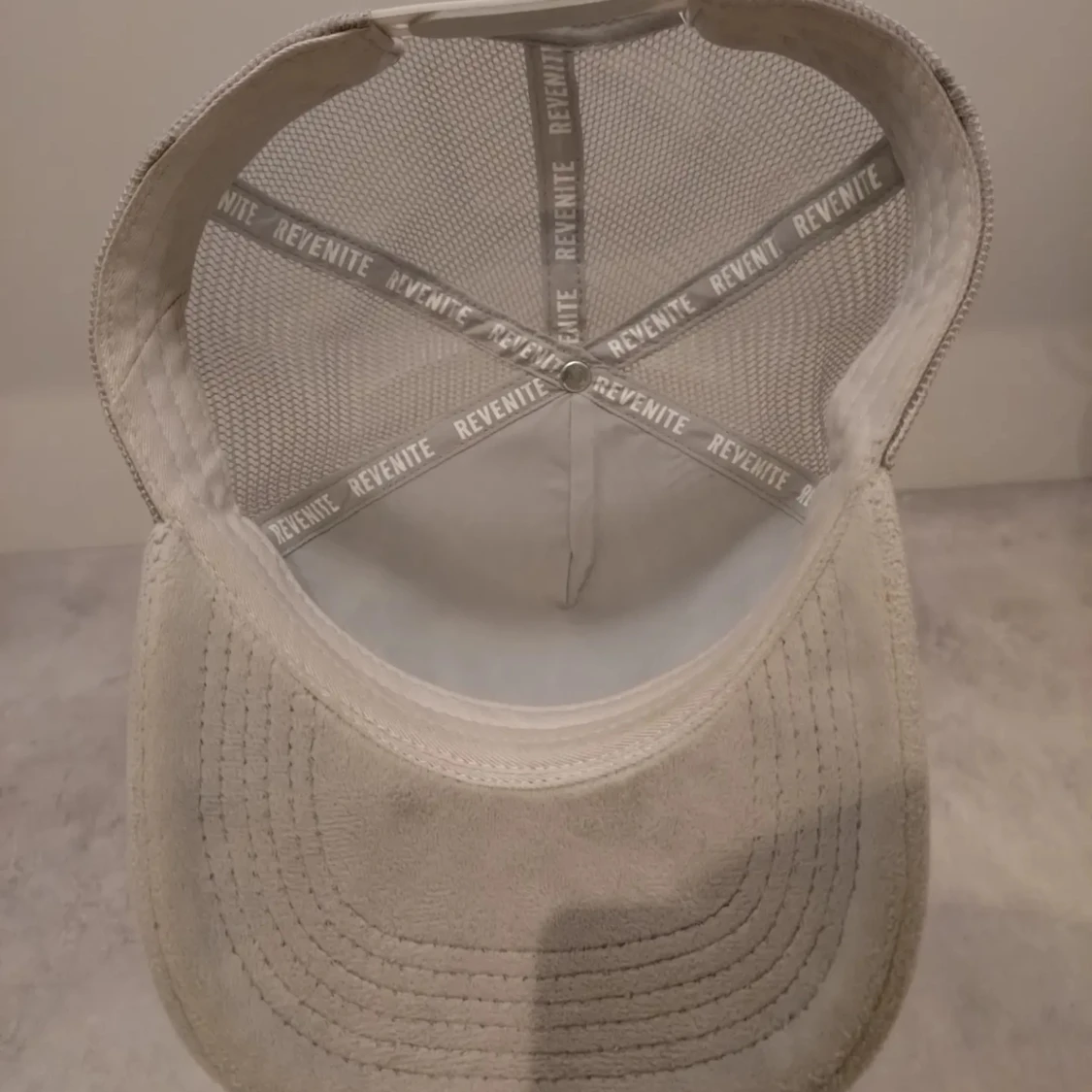 Revenite velvet keps 1/300 - 91
