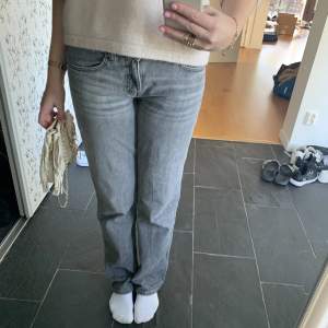 Supersnygga weekday jeans i modellen ”Arrow low”💞💞 