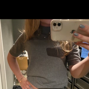 Stickad t shirt  - Finstickad t shirt från MQ, kommer inte tillanvänsning