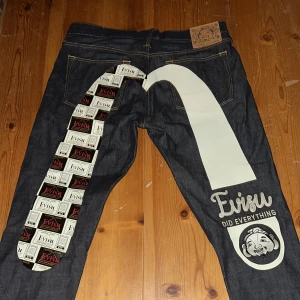 Evisu Jeans - Svårhittade Evisu Jeans 2017 Ao Label And Godhead Prt Indigo Raw  Säljs pga att dom inte passade mig :( Aldrig användna! Köpte org 2200kr