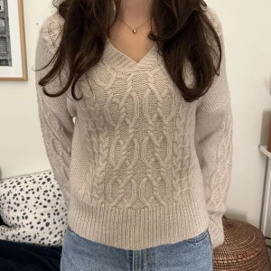 Levi’s sweater  - Jättemysig tröja nu inför hösten😍säljer då jag redan har massa stickade! Köpte den för ca 1 år sen 