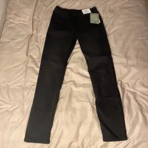 Svarta leggings jeans aldrig använda. 9-10 år 