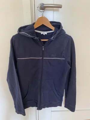 Hugo boss zip hoodie  - Säljer denna nästan oanvända zip hoodien. Pris går att diskutera. 🫶