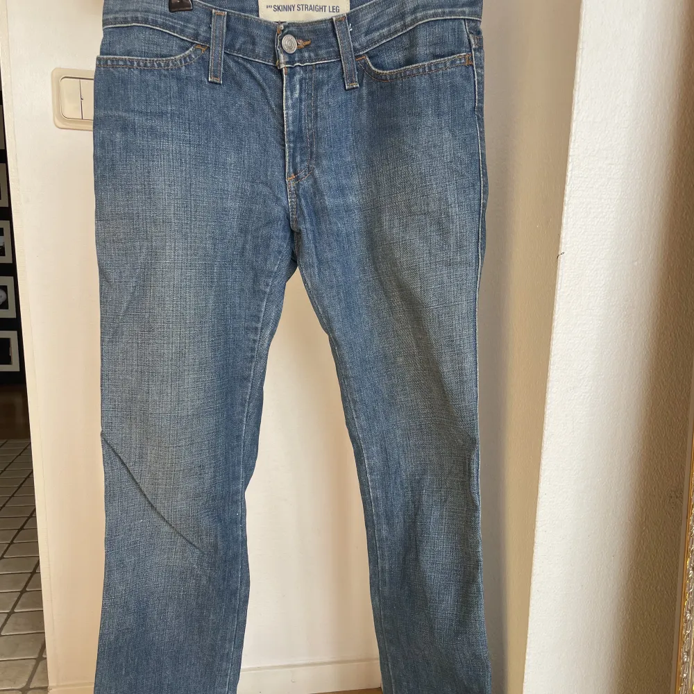 Snygga raka mid waist jeans i bra skicka. Kontakta för fler bilder.  . Jeans & Byxor.