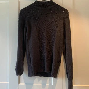 Grå höstig blus - Jätte fin stickad blus, bra skick och använd ett fåtal gånger 🥰