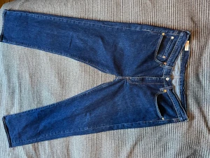 Levis 514 - Levis 514 i mycket bra skick. De är knappt använda. Skriv gärna om ni vill ha fler bilder eller om det är något annat. Storlek 34/32