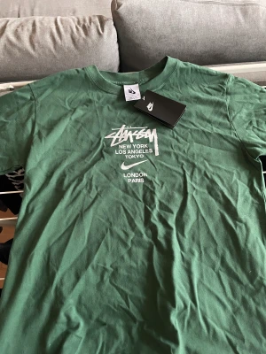 Stussy x nike - Stussy x nike tisha ej använd