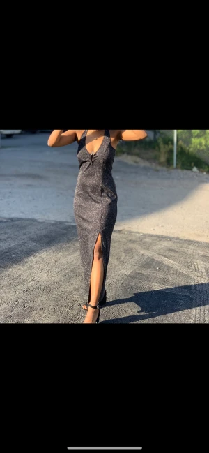 Fin bal klänning  - Jättefin klänning använd endast en gång till ett bröllop 