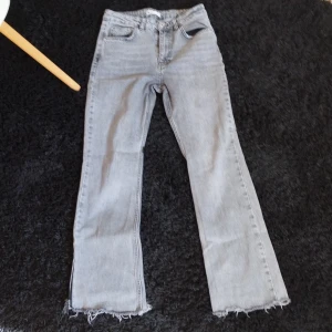 Dessa Jeansen från Gina  - Båda sidorna har likadan färg fick bara inte till vinkylen på bilden, köpte dem för 450