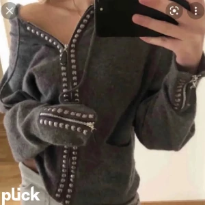 Hunkydory tröja - Första bilden är ej min!!  Säljer denna bruna stickade hoodie från Hunkydory. Är i superbra skick, ser ut att vara oanvänd o ej nopprig.  