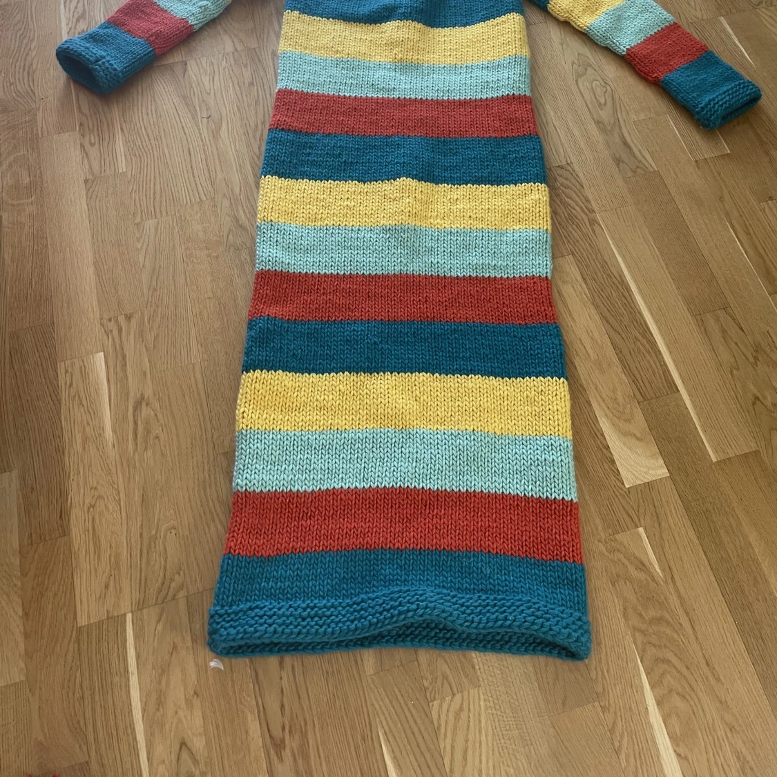 Ny  handstickad klänning - 91