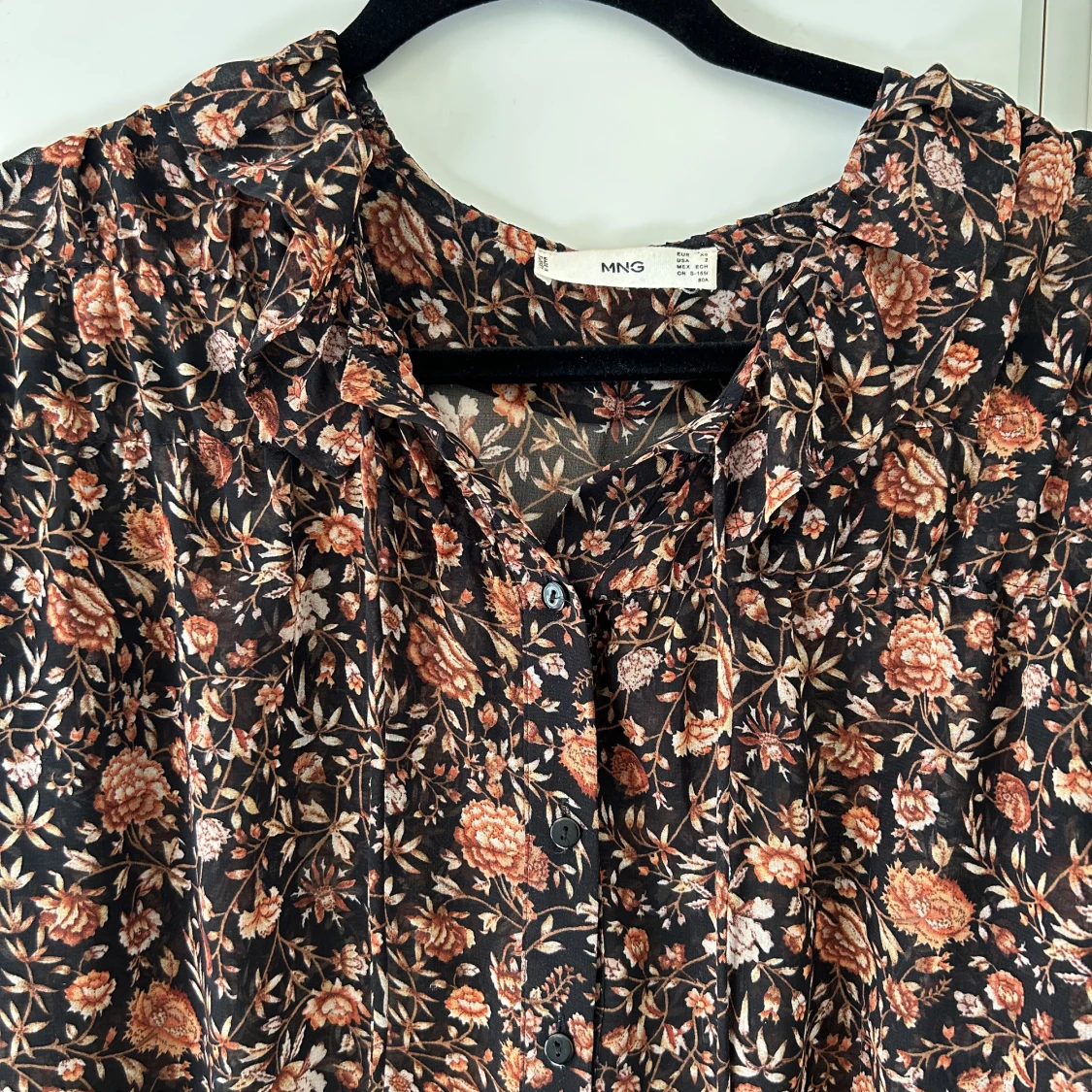 Blommig blus från MANGO - 90