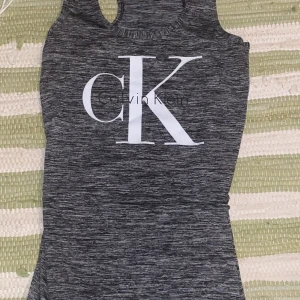 Klänning - Fin klänning använd ett par gånger men i gott skick, ingen lapp om vart den är ifrån