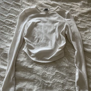 Topp - Vit basic topp, lätt att matcha me!!💓💓