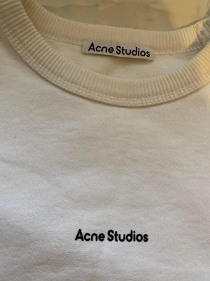 Acne Studios  - Ance Studios  Storlek M Pris 1500kr