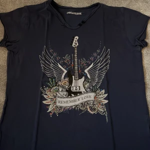 Zadig tröja  - Säljer den här jätte fina tröjan från Zadig den är i storlek 14 alltså S. Säljer den pga att den inte kommer till användning. Den är verkligen super fin nu till sommaren.