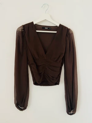 Mörkbrun topp! - Mörkbrun topp som passar utmärkt både på sommar och vinter! 