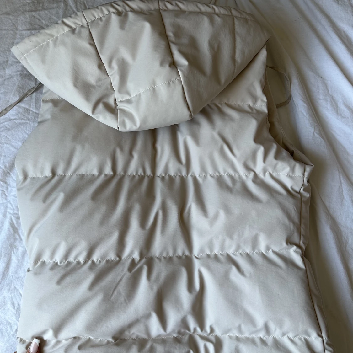 Beige väst med luva - 90