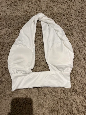 Vit topp  - Vit topp oanvänd storlek S  100kr 