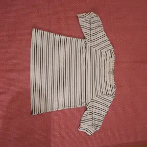 (size s) white top with thin black stripes