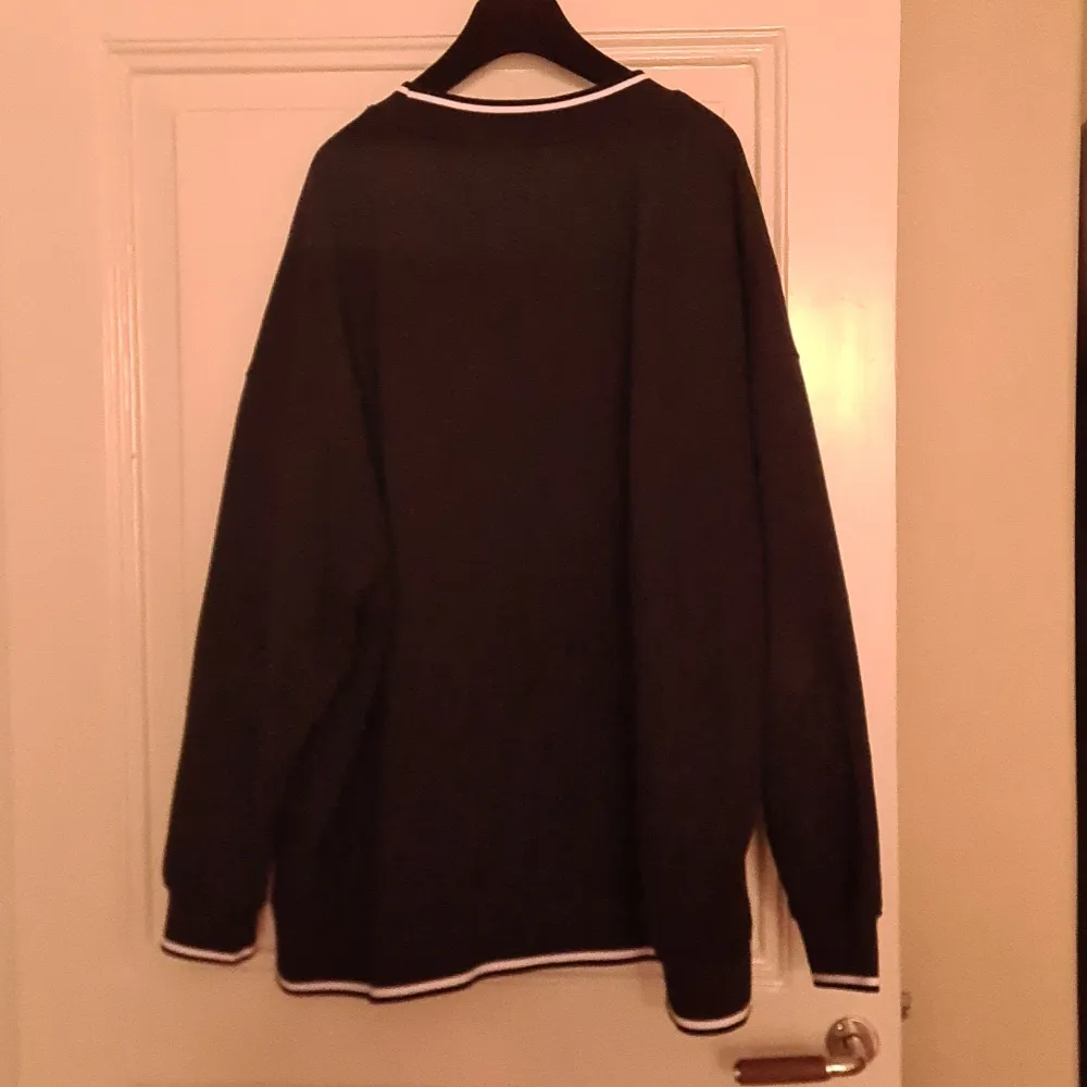 Coca Cola crewneck from H&M, only worn and washed once. Almost new condition, no/minimal sign or usage. Oversized and very comfortable . Hoodies.