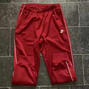Nike byxor  - Jättebra kvalite, har knappt använt dom