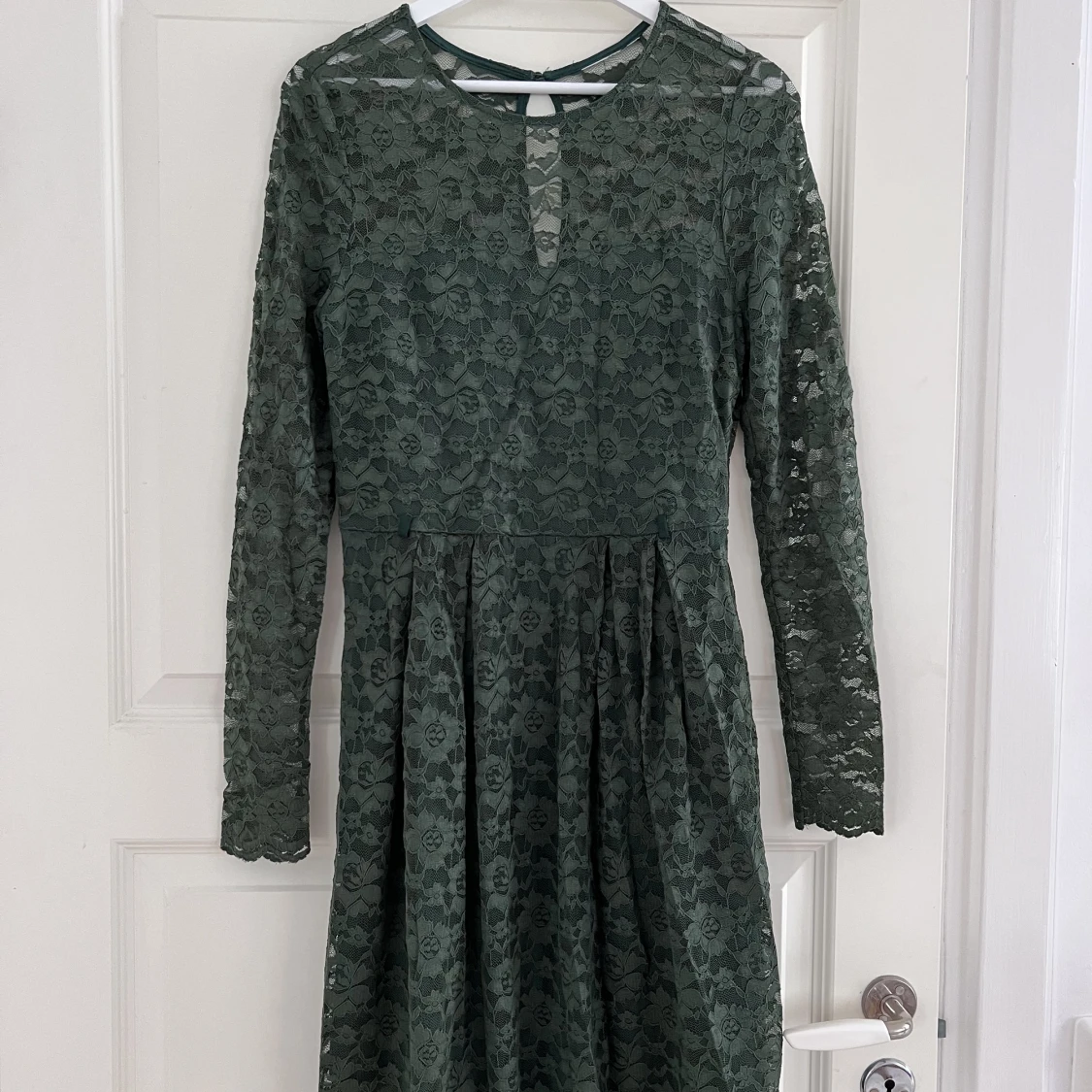 Grön klänning i spets