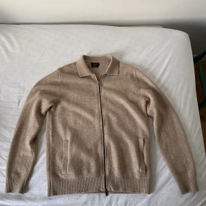 Massimo dutti - Helt ny stickad massimo dutti tröja. Oanvänd. 