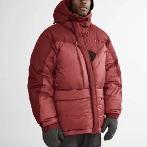 Klättermusen  - Klättermusen jacka i design iving i nytt skick, använd under en vinter och är den varmaste jackan som finns! Ny pris 14,000, och säljer för 10,000 kan tänka mig sänka vid snabb affär