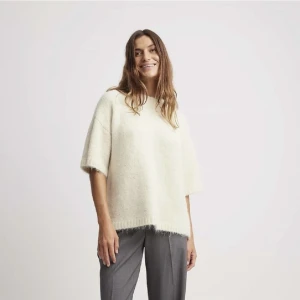 Stickad tshirt - Superfin stickad tröja från Moa Mattsons kollektion med nakd! Storlek xxs men passar s/m då den är stor i storleken. Lappar kvar