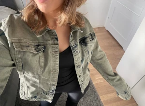 Jeansjacka  - Super snygg jeansjacka! Passar till allt  Storlek S