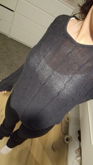 Tröja  - En fin lättare marin blå tröja 