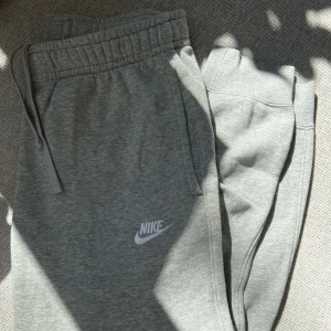 Nike sweatpants - Mjukisbyxor från Nike i nyskick. Använda ett fåtal gånger. 
